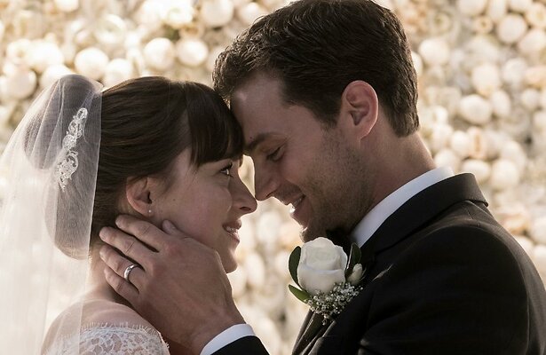 Dakota Johnson als Anastasia Steele & Jamie Dornan als Christian Grey in Fifty Shades Freed