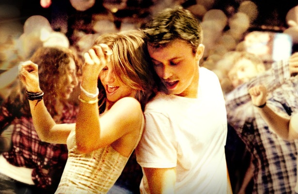 Kenny Wormald en Julianne Hough in Footloose