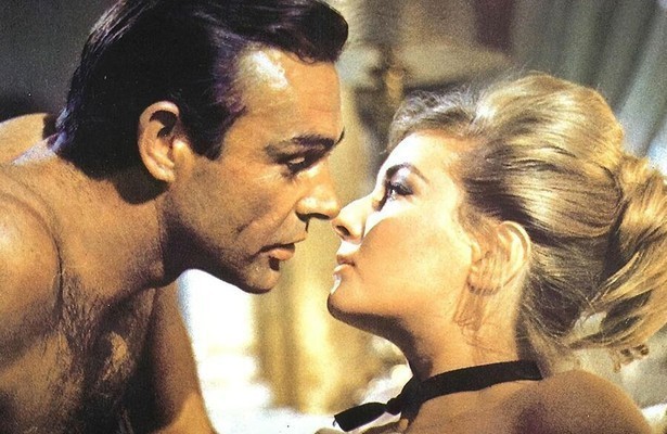 Daniela Bianchi en Sean Connery in From Russia with Love