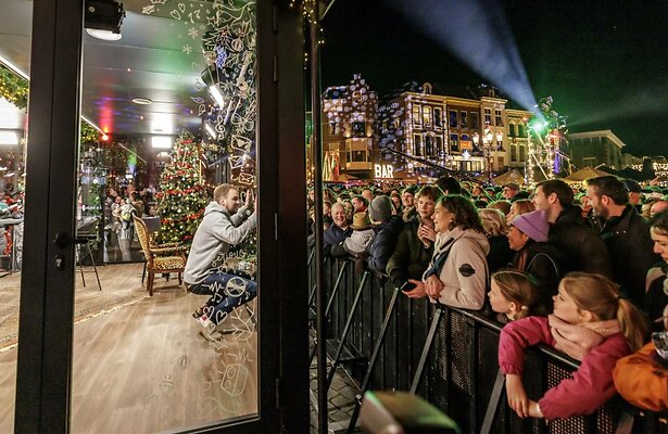 Zondag werden de DJ's opgesloten in het Glazen Huis.