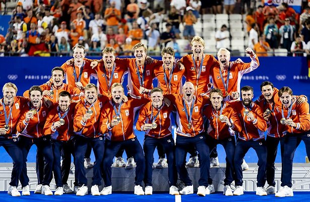Hockeymannen winnen goud op Olympische Spelen.