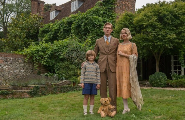 Will Tilston, Domhnall Gleeson en Margot Robbie in Goodbye Christopher Robin