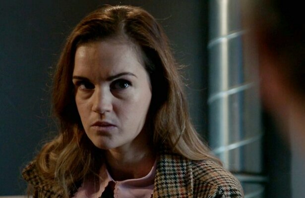 Marly van der Velden als Nina Sanders in GTST