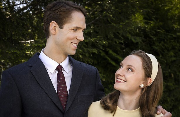 Sindre Strand Offerdal als Kroonprins Harald & Gina Bernhoft Gørvella ls Sonja Haraldsen