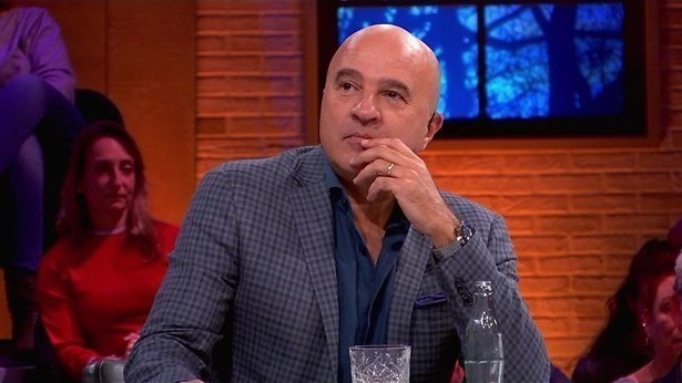 John geeft zich bloot