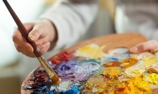 Het atelier - Portret van Hella