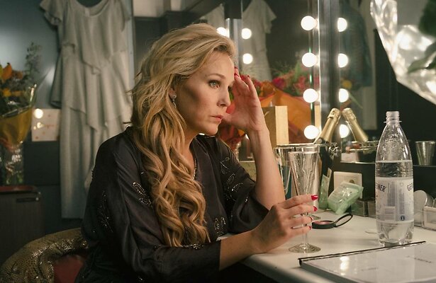 Hadewych Minis als Annika in De Idylle