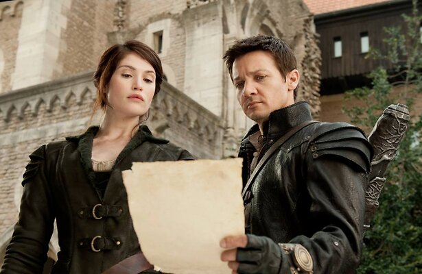 Gemma Arterton en Jeremy Renner in Hansel & Gretel: Witch Hunters