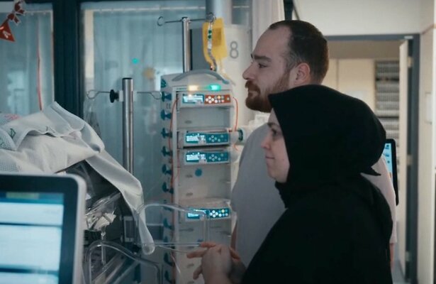 Ouders van Sara in Het Kinderziekenhuis