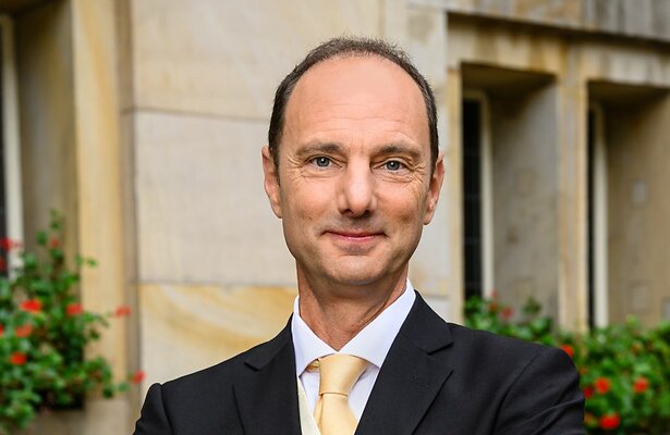 Thomas van Luyn voor Hotel Hollandia