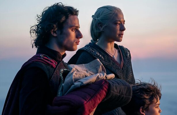 Harry Collett en Emma D'Arcy