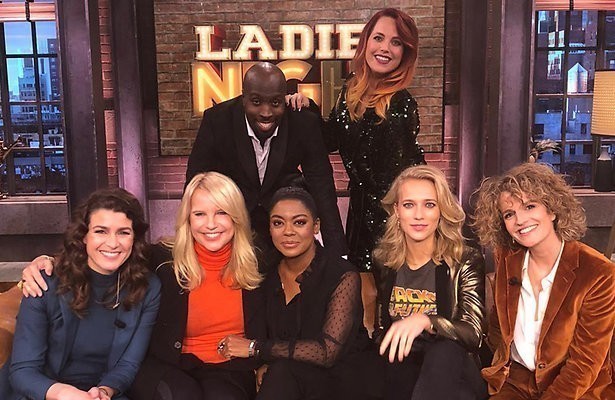 Merel Westrik in het decor van Ladies Night