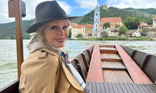Joanna Lumley reist langs de Donau