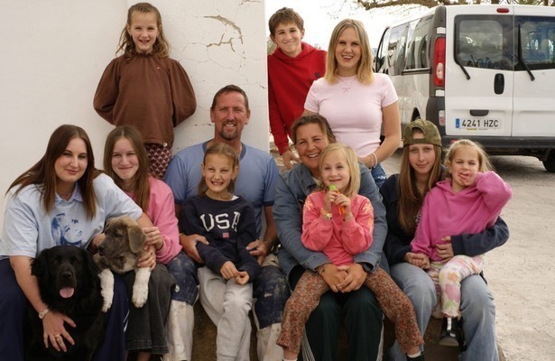 De familie Jelies voor Jelies & Gnodde: Grote Gezinnen Emigreren