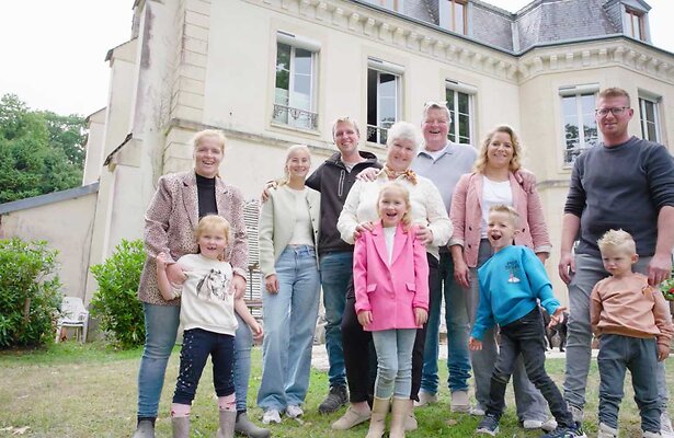 De familie Gnodde voor Jelies & Gnodde: Grote Gezinnen Emigreren