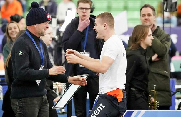 Joep en Erben Wennemars na de winst op de 1000 meter