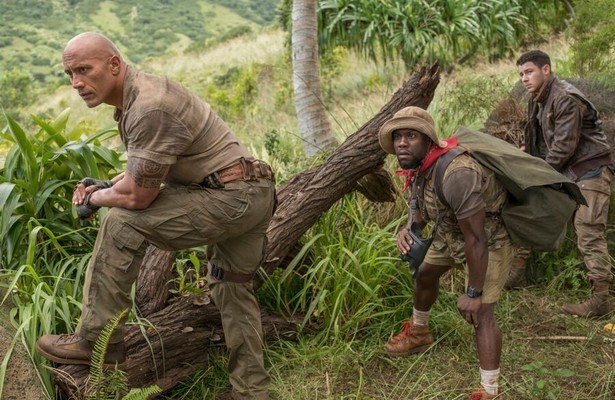 Dwayne Johnson, Kevin Hart en Nick Jonas in Jumanji: Welcome to the Jungle