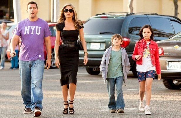 Adam Sandler en Jennifer Aniston in Just Go with It