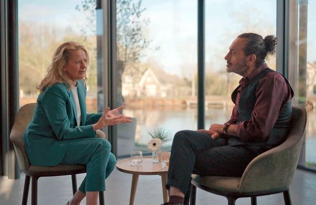 Prinses Mabel en Kefah Allush voor Kefah en de Wijzen