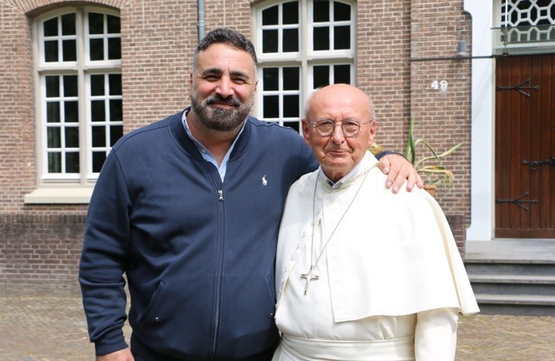 Sinan Can voor Kloostergasten