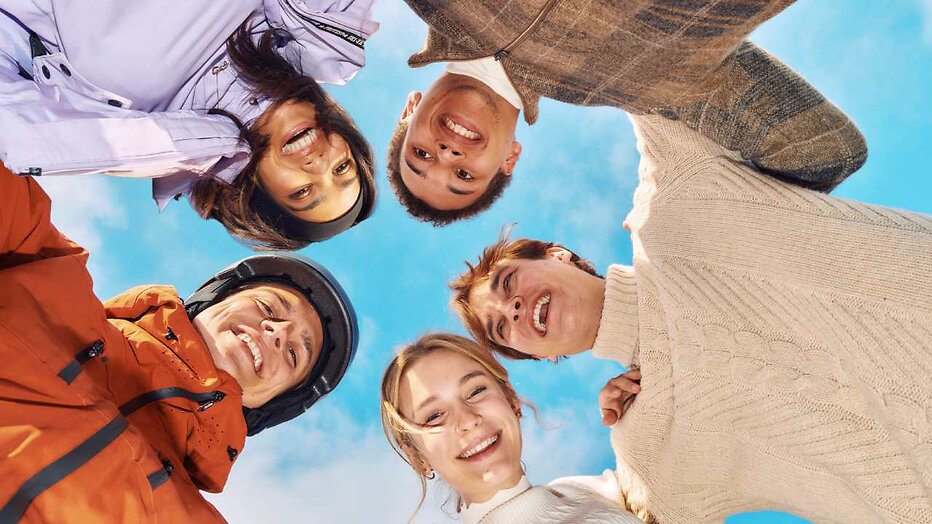 Het allerlaatste seizoen van Knokke Off stream je nu bij Netflix