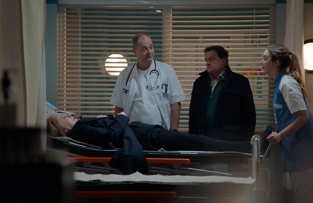 Laura moet met spoed onder het mes