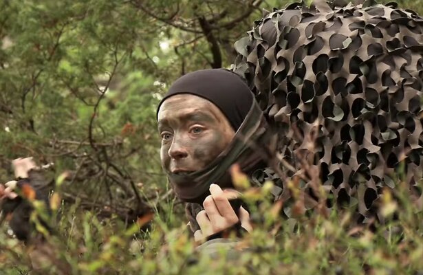 Loiza Lamers in Hunted into the Wild VIPS