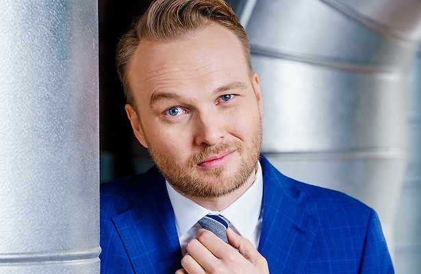 Arjen Lubach en Merol scoren hit met coronalied
