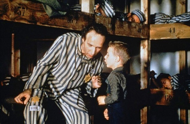 Roberto Benigni en Giorgio Cantarini in La vita è bella