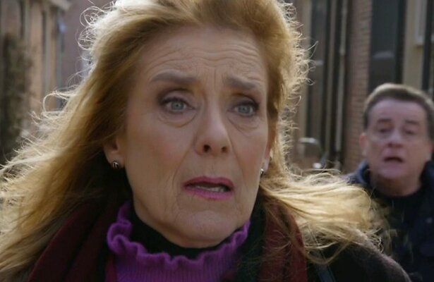 Jette van der Meij als Laura in GTST