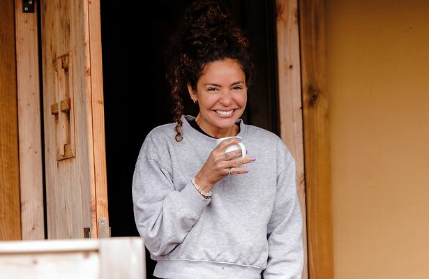 Fajah Lourens voor Let's Play Ball