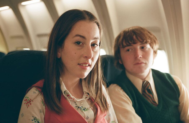 Alana Haim en Cooper Hoffman in Licorice Pizza