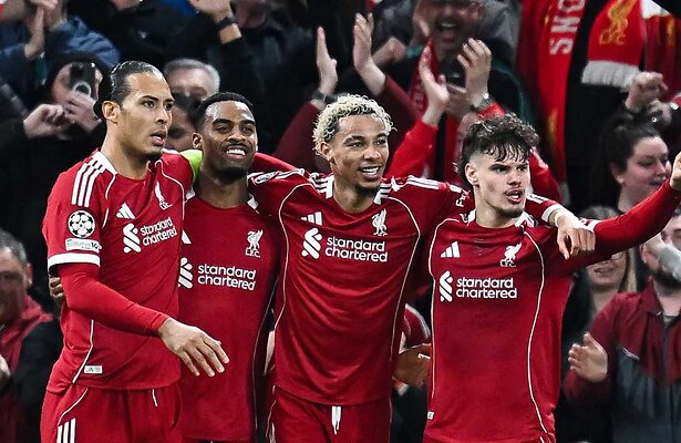 Virgil van Dijk en overige spelers Liverpool