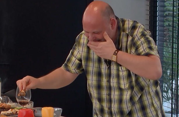 Doet deze man dronken mee aan Lang leve de liefde?