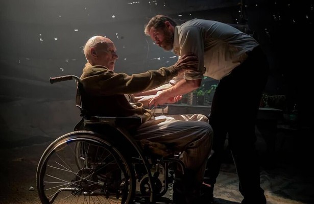 Hugh Jackman en Patrick Stewart in Logan