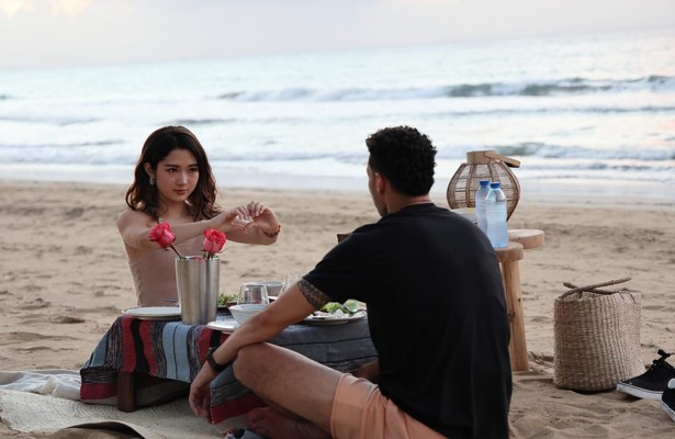 Still uit Love & Translation