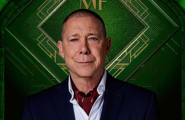 Hans Kesting is gastheer van het programma.