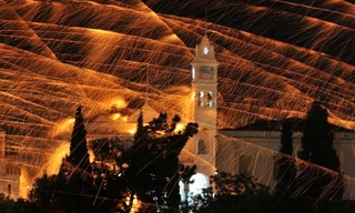 Mit Raketen und Schwarzpulver durch die Osternacht