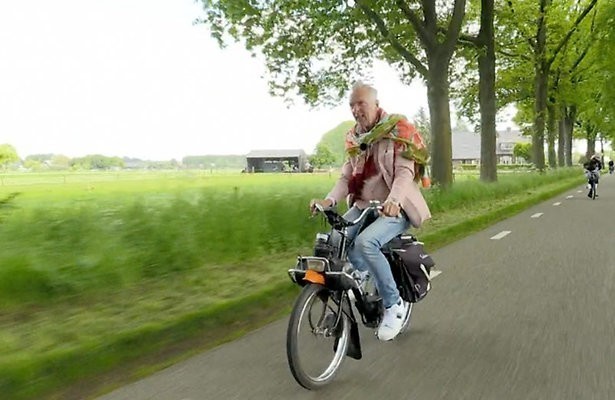 Martien Meiland op de solex