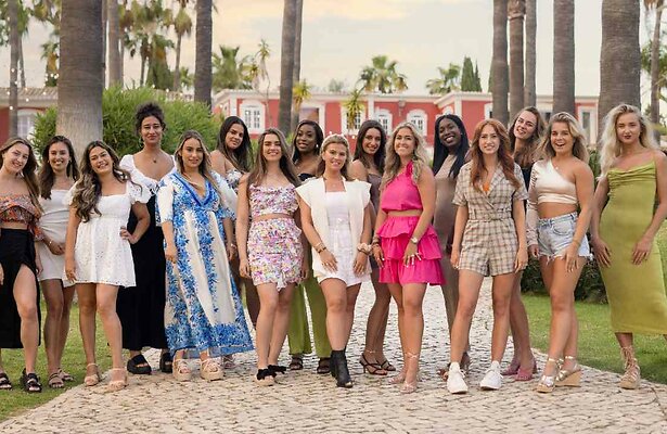 Singles van Matched by Mom 2022