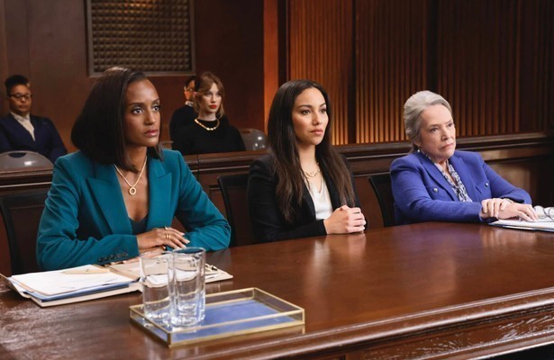 Skye P. Marshall, Yael Grobglas en Kathy Bate in Matlock