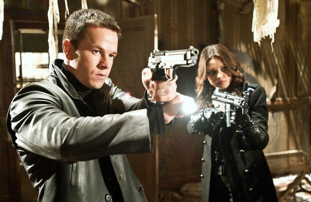 Mark Wahlberg en Mila Kunis in Max Payne