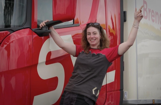 Renée Simons voor Meiden Die Rijden