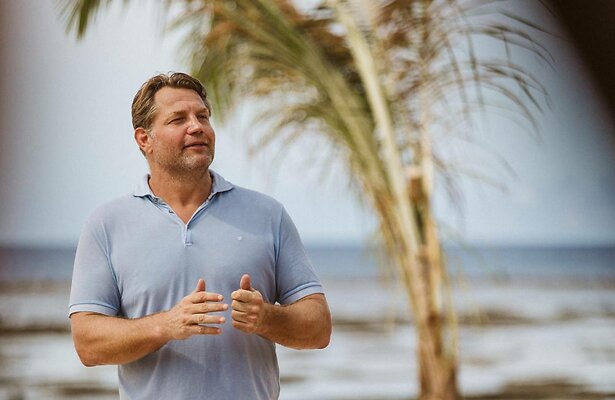 Dennis van der Geest in Million Dollar Island