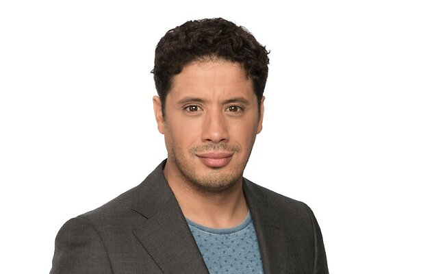 NOS-correspondent Mustafa Marghadi gewond na aanrijding.