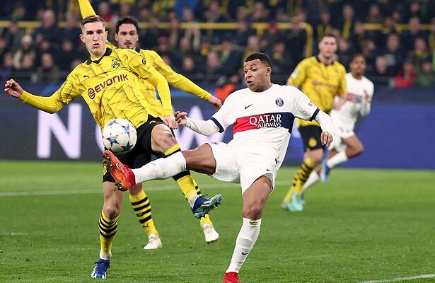 Nico Schlotterbeck (Borussia Dortmund) & Kylian Mbappe Paris Saint-Germain
