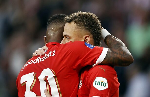 Patrick van Aanholt en Noa Lang voor PSV Eindhoven