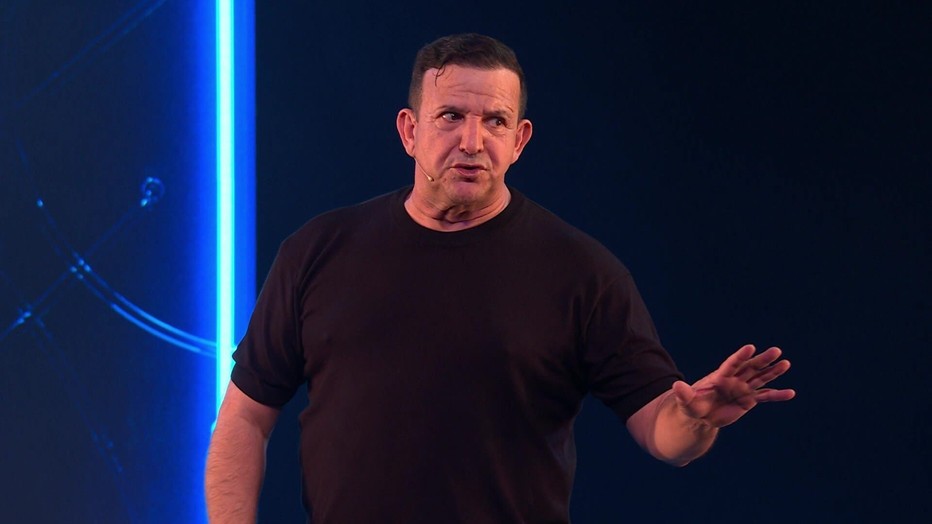 Najib Amhali staat stil bij de hoogtepunten uit zijn carrière in 30 Jaar on Stage