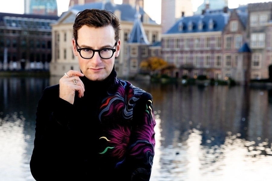 Ondertussen aan de Hofvijver