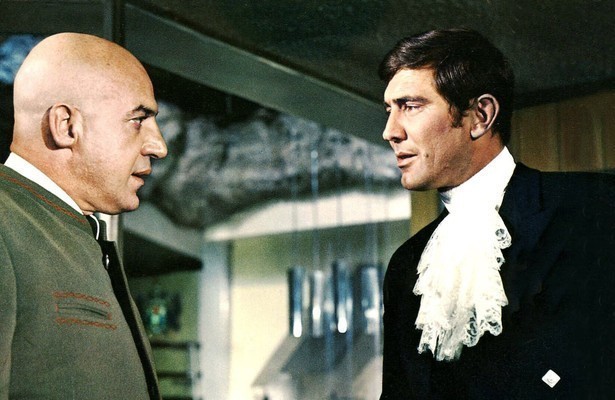 Telly Savalas en George Lazenby in On Her Majesty's Secret Service